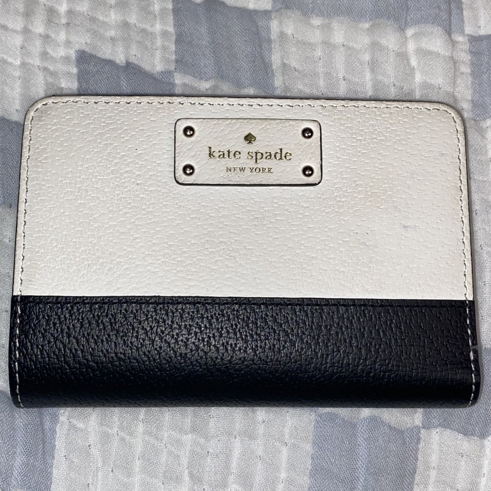 Kate Spade Stacy Bay Street Wallet Clutch Card Black and White Pebbled texture